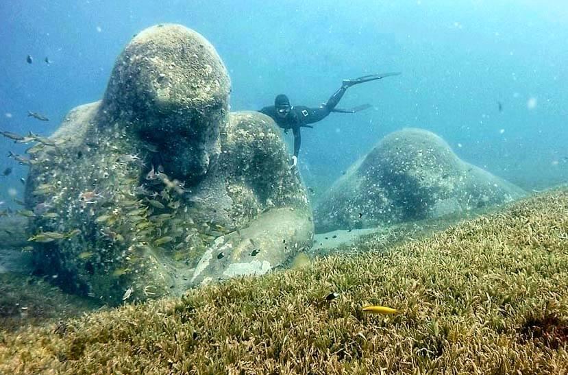 Les statues immerg&eacute;es de la baie de Saint-Pierre : un mus&eacute;e sous-marin unique en Martinique